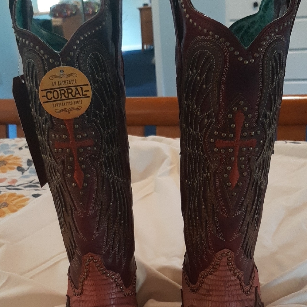 Corral Burgundy and Black Embroidered Boots